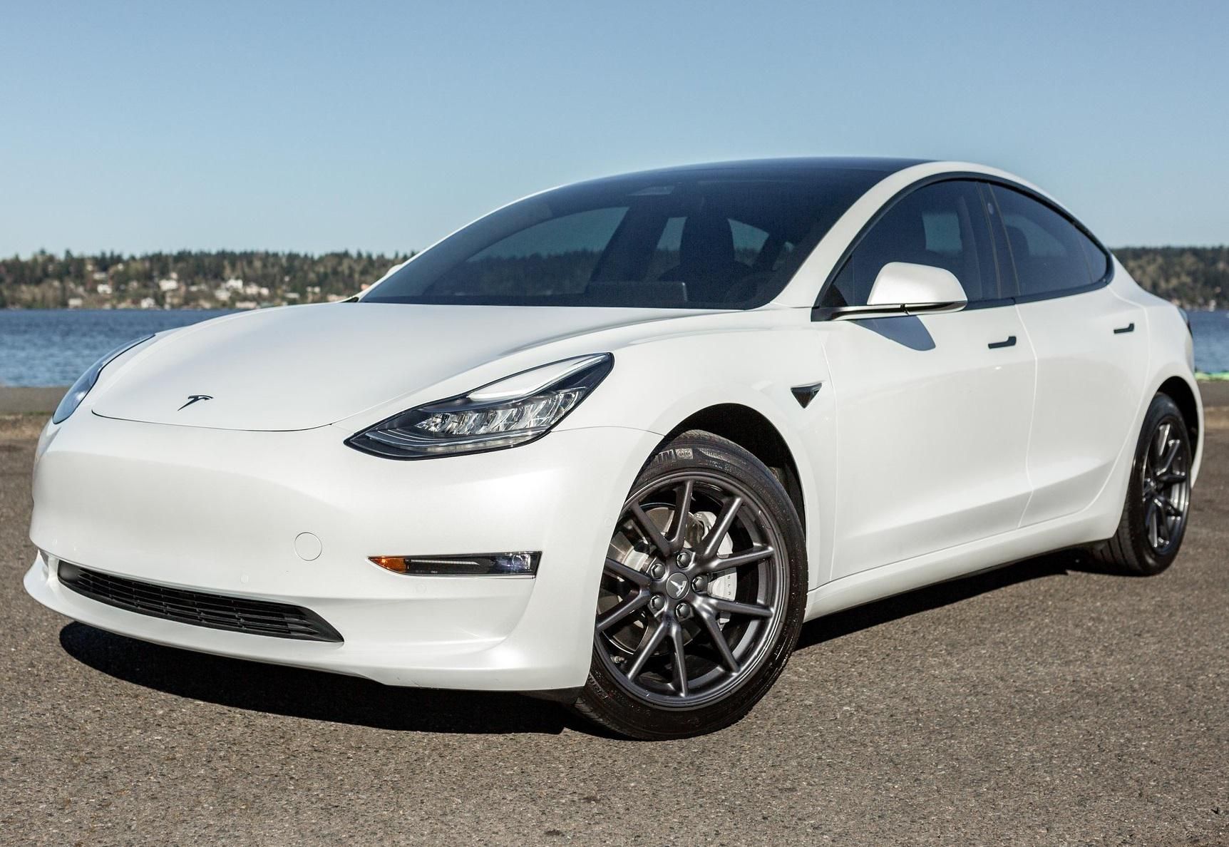 2018 Tesla Model 3 Long Range - Pitak Pooaew