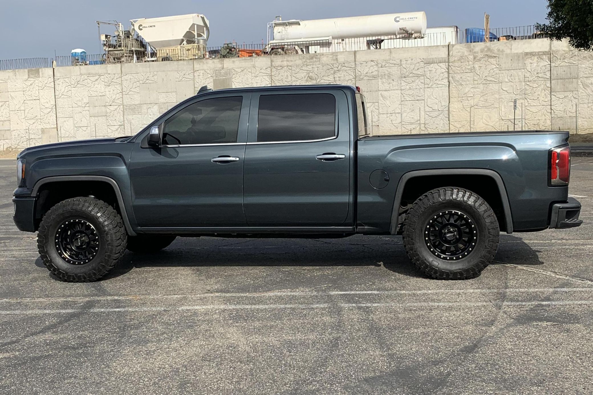 2017 GMC Sierra 1500 Denali - Pitak Pooaew