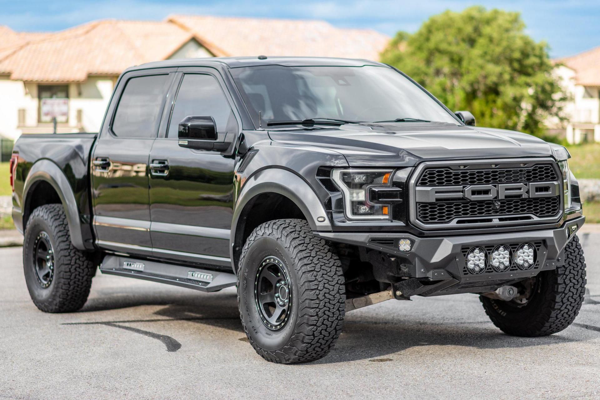 2017 Ford F-150 Raptor - Pitak Pooaew